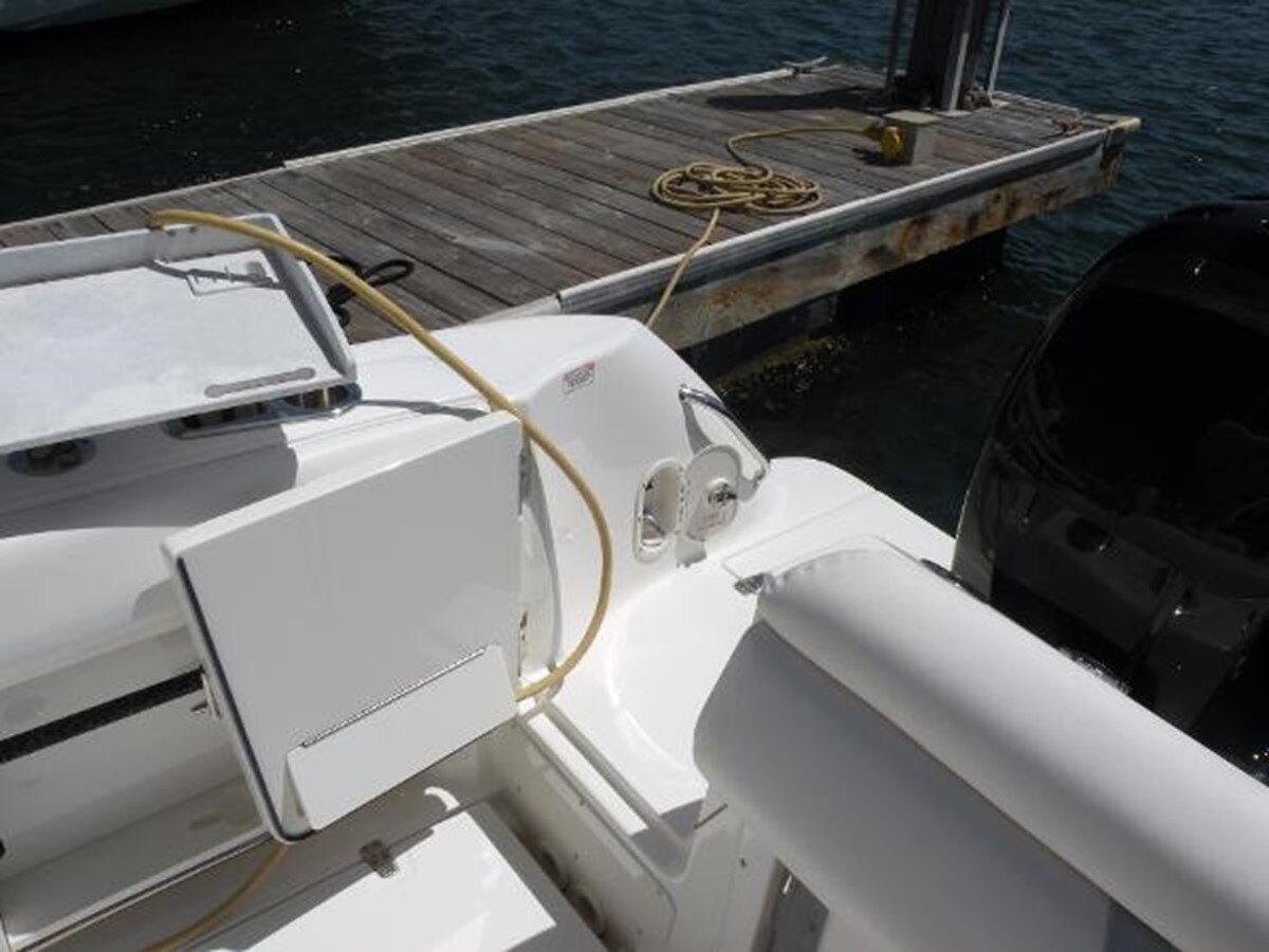 2012-boston-whaler-37-353ce4