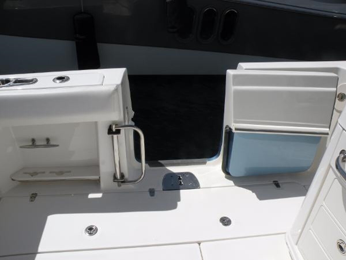 2012-boston-whaler-37-353ce4