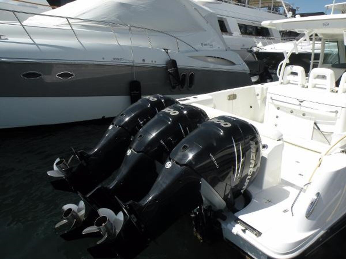 2012-boston-whaler-37-353ce4