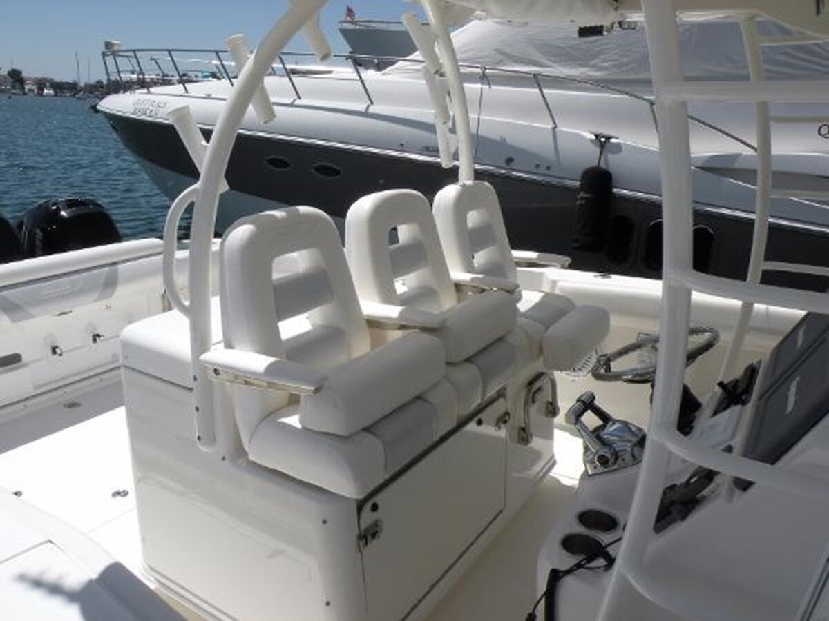 2012-boston-whaler-37-353ce4