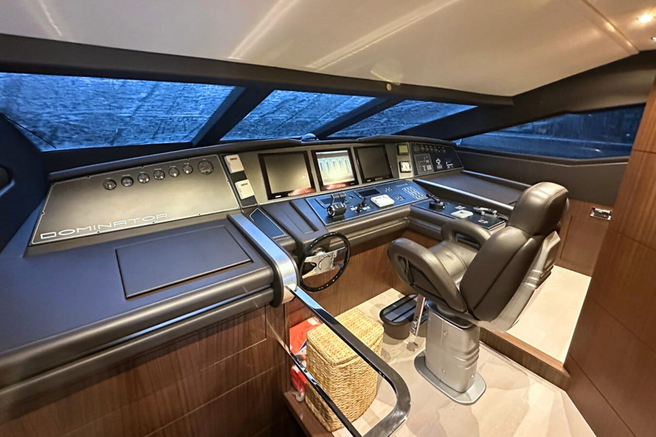 2012-dominator-78-7-7b74a5