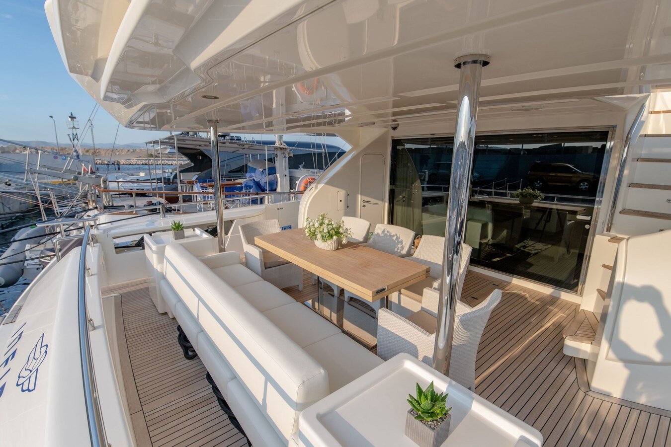 2012 FERRETTI YACHTS 100' 5