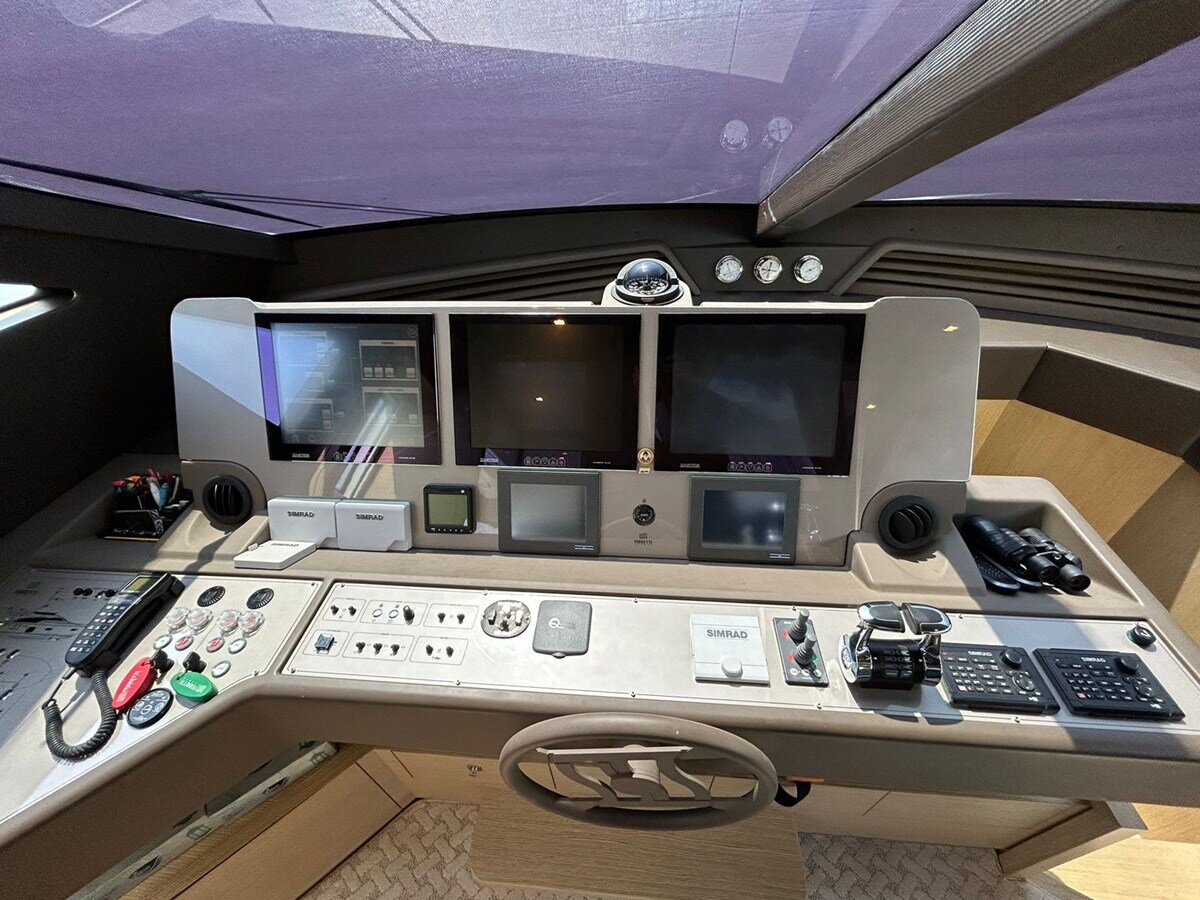 2012-ferretti-yachts-71-6-11a14c