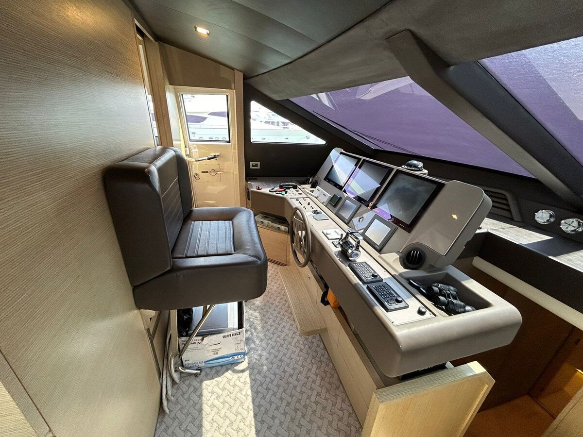 2012-ferretti-yachts-71-6-11a14c