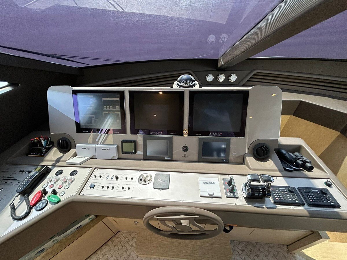 2012-ferretti-yachts-71-6-11a14c