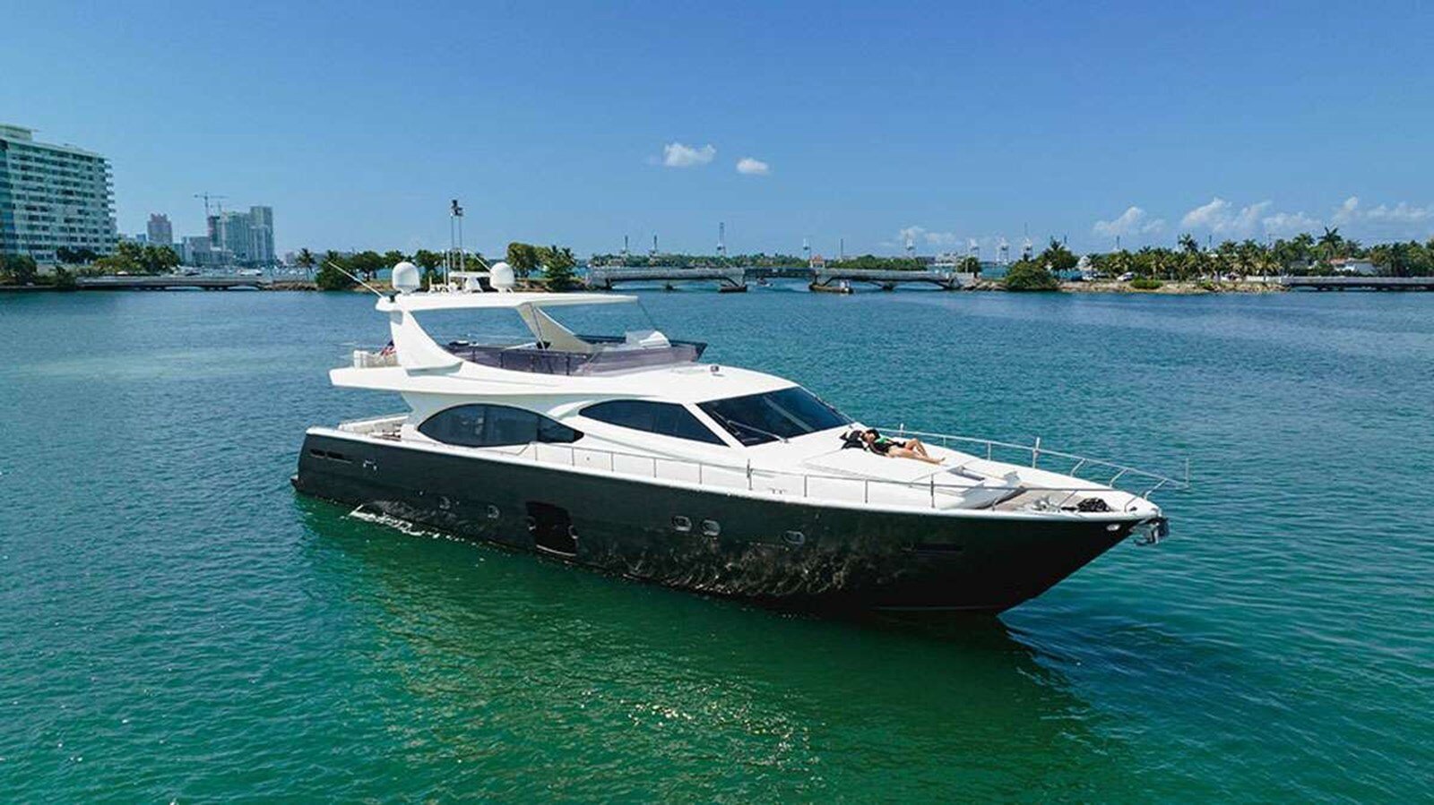 2012-ferretti-yachts-78-fa0c51