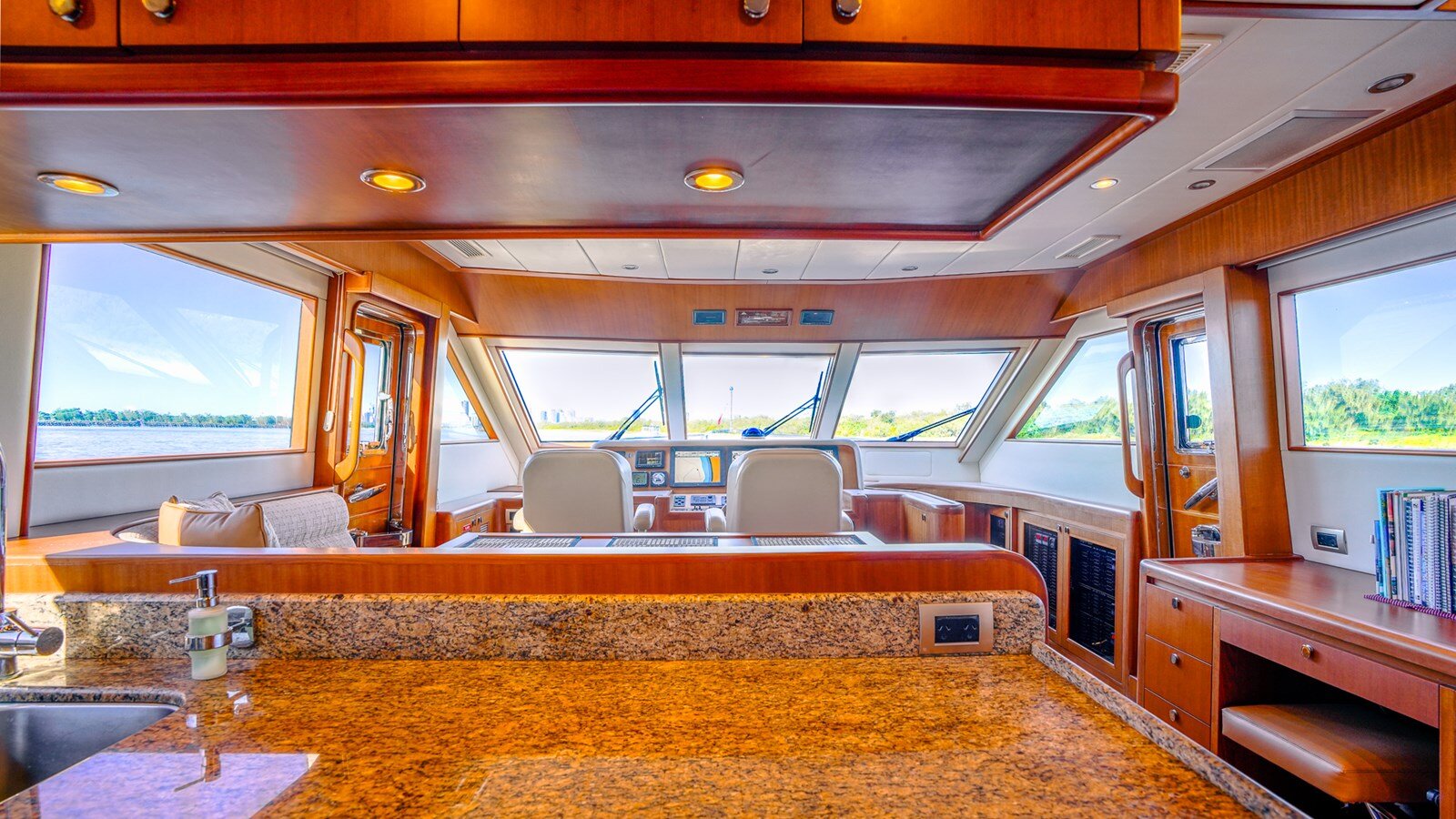 2012-hampton-yachts-73-1-5d43fb