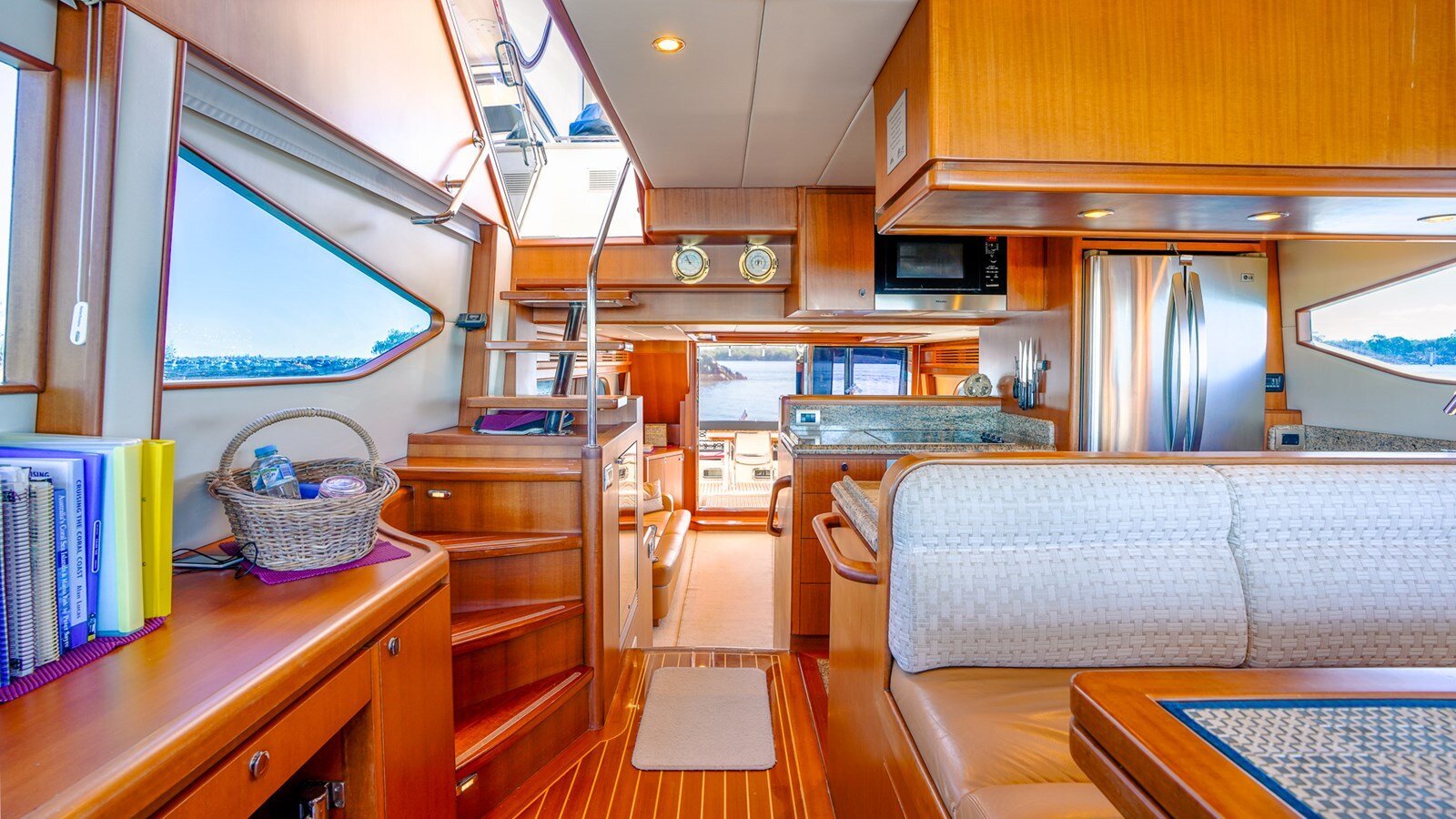 2012-hampton-yachts-73-1-5d43fb