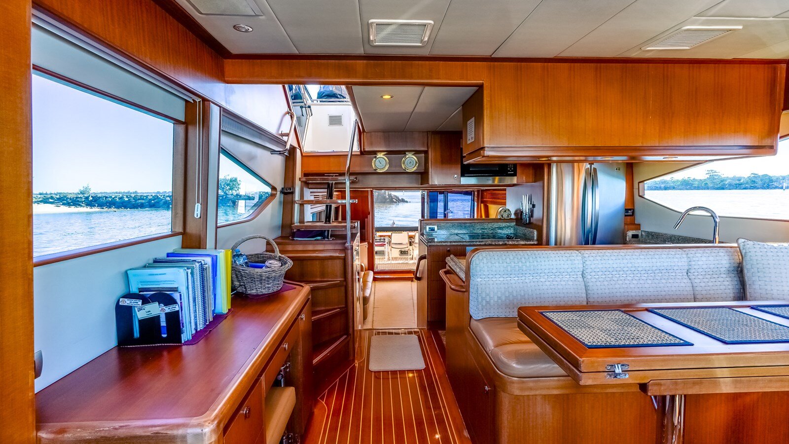 2012-hampton-yachts-73-1-5d43fb