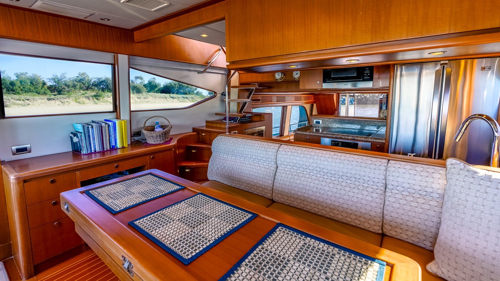 2012-hampton-yachts-73-1-5d43fb