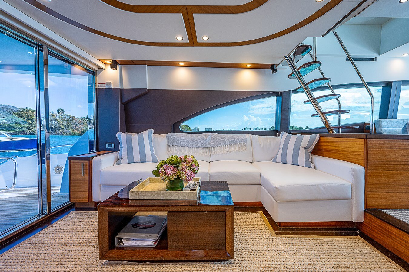 2012-hatteras-60-85b7de