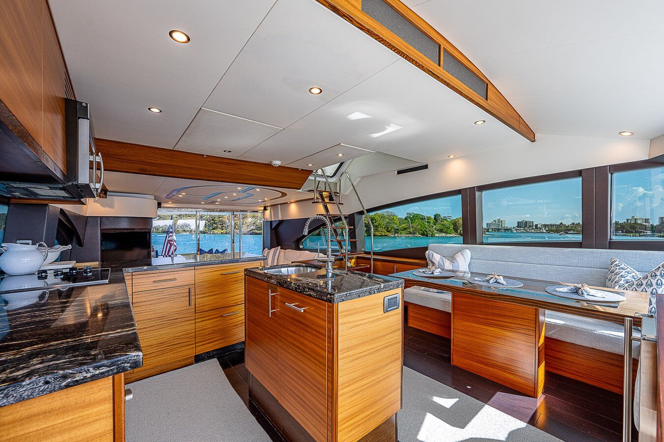 2012-hatteras-60-85b7de