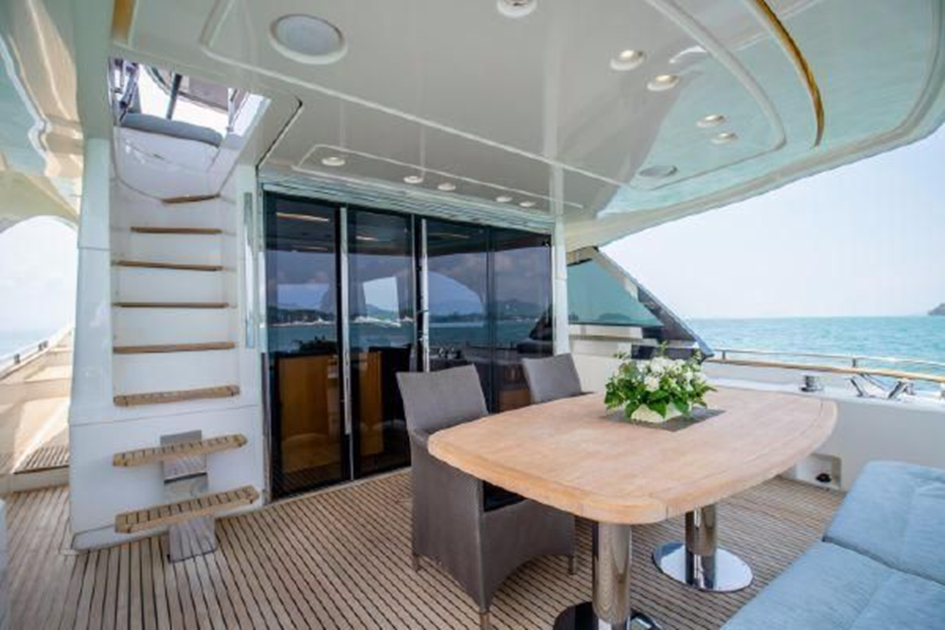 2012-monte-carlo-yachts-65-cf325b