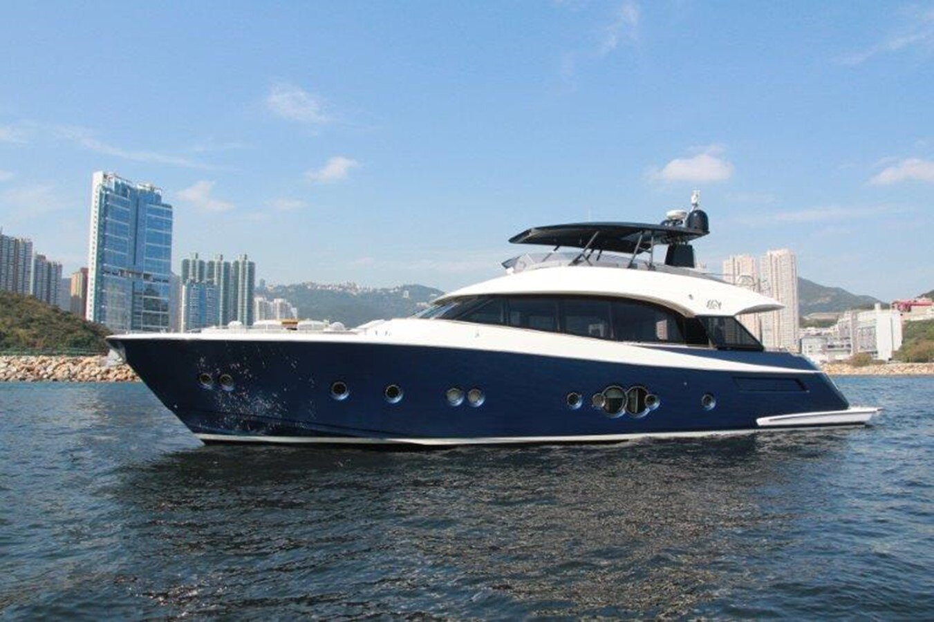 2012-monte-carlo-yachts-75-6-28bb18