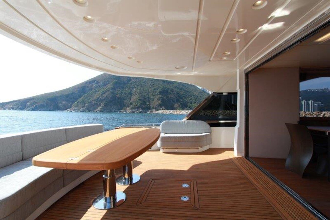 2012-monte-carlo-yachts-75-6-28bb18