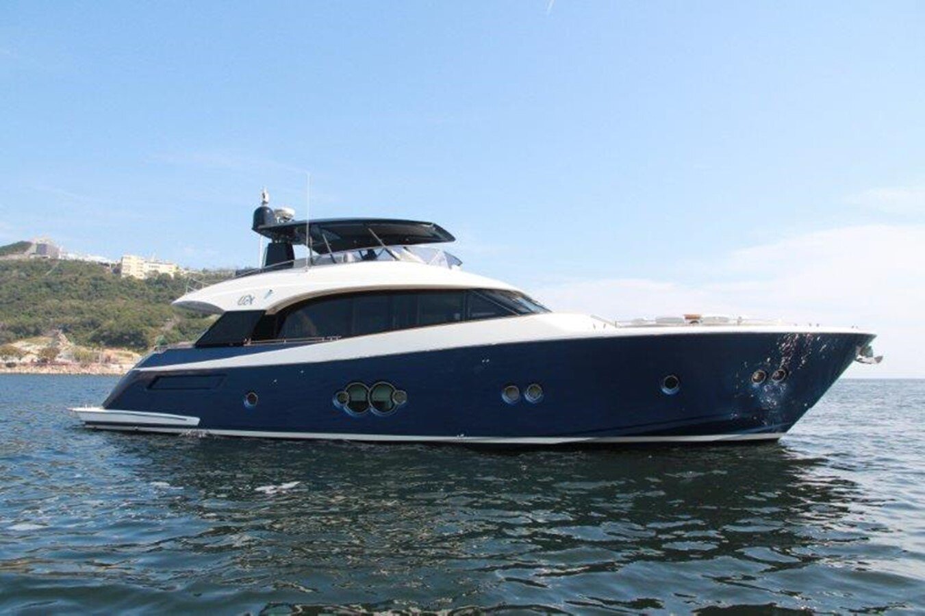 2012-monte-carlo-yachts-75-6-28bb18