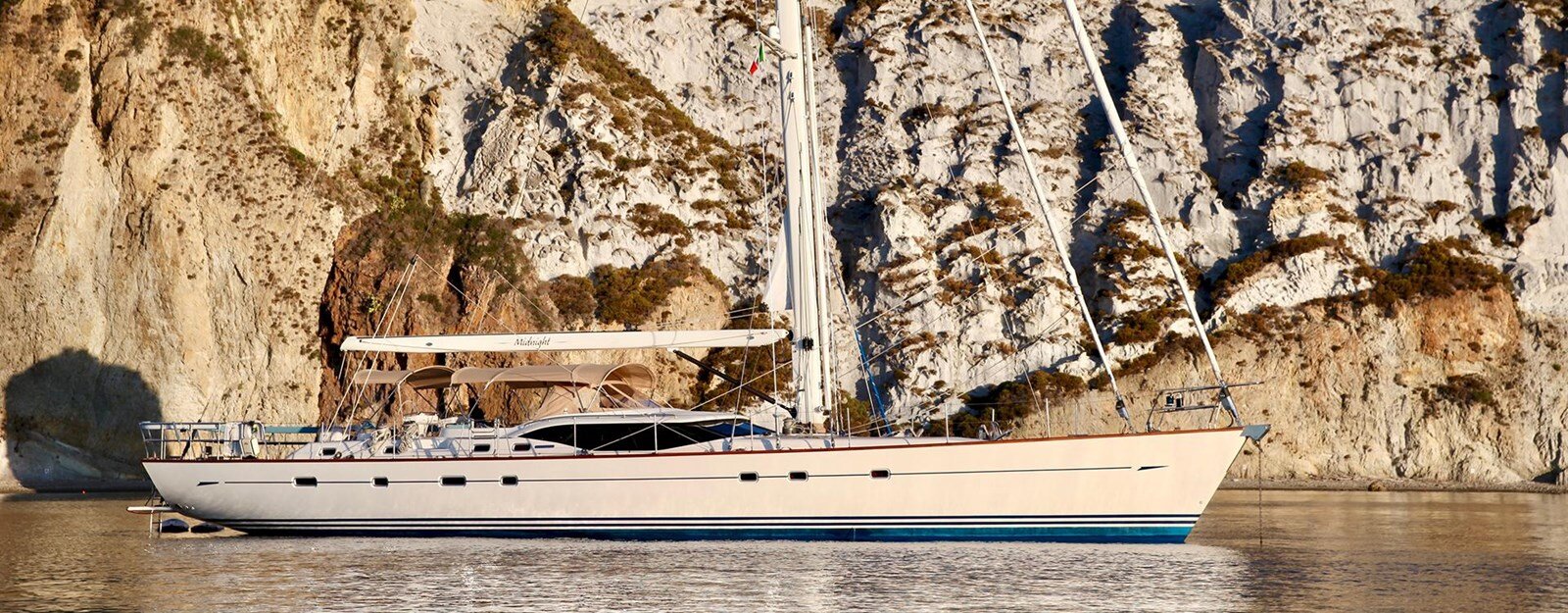 2012-oyster-yachts-81-6-69cb7c