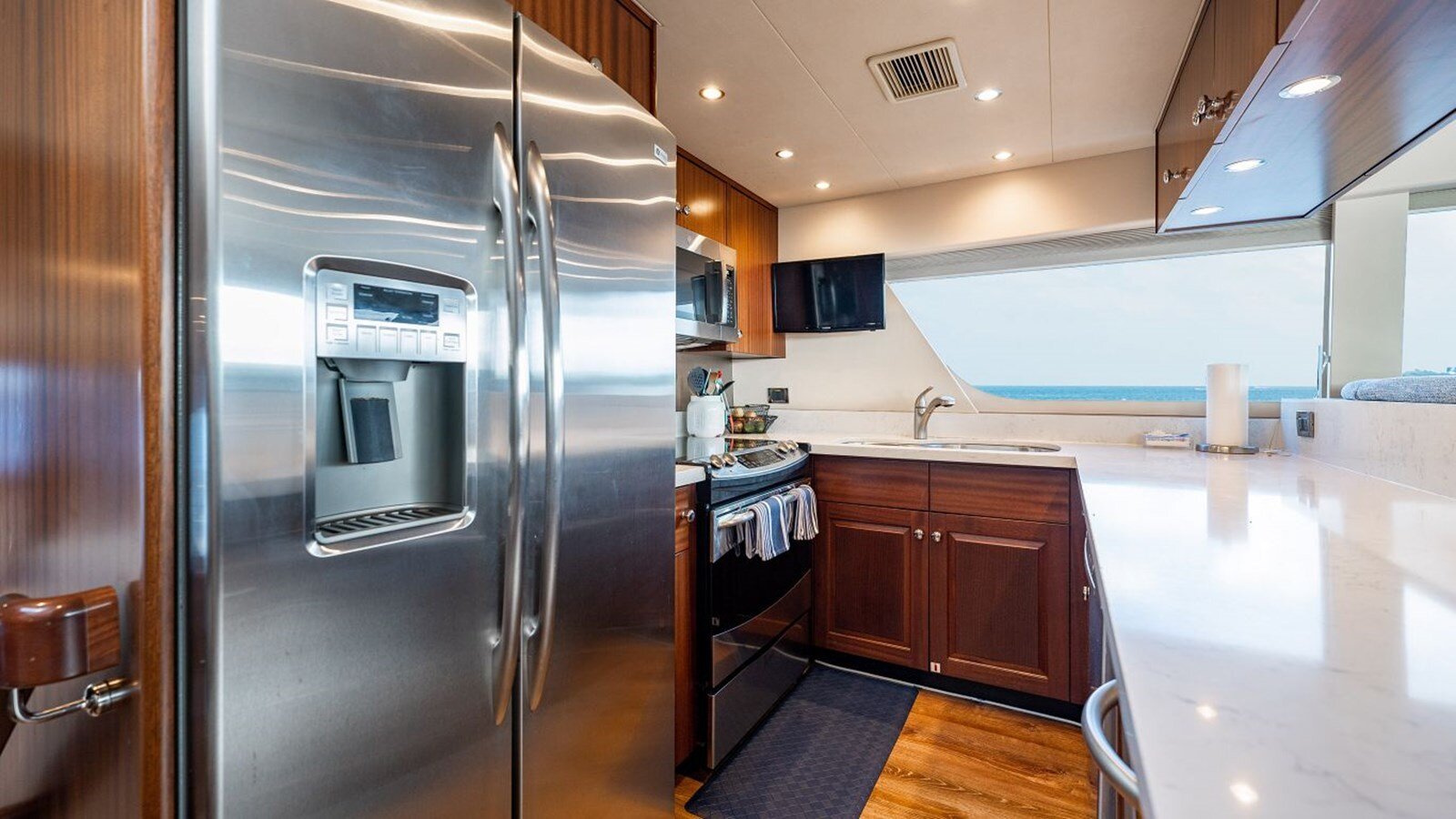 2012 PACIFIC MARINER 85'