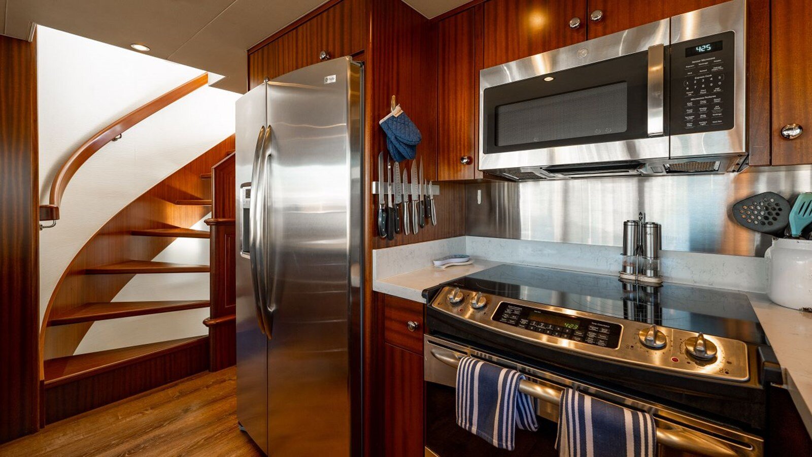 2012 PACIFIC MARINER 85'