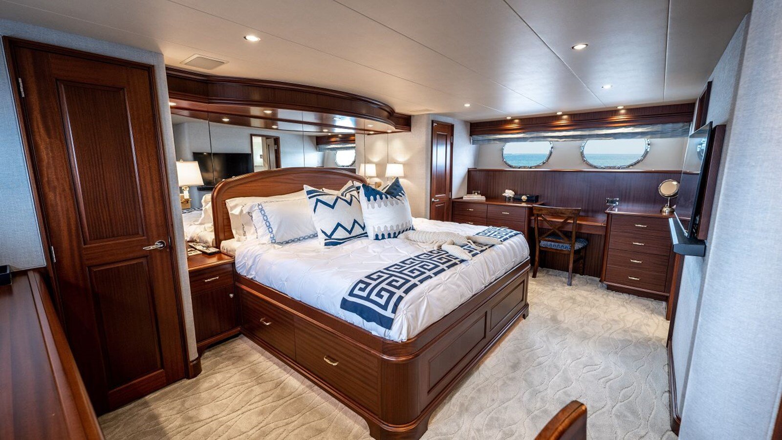 2012 PACIFIC MARINER 85'