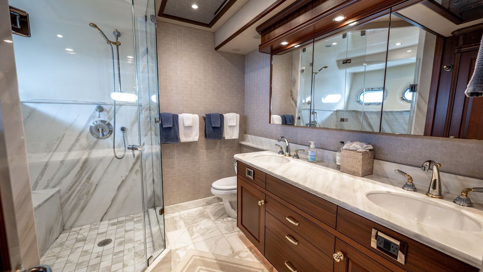 2012 PACIFIC MARINER 85'