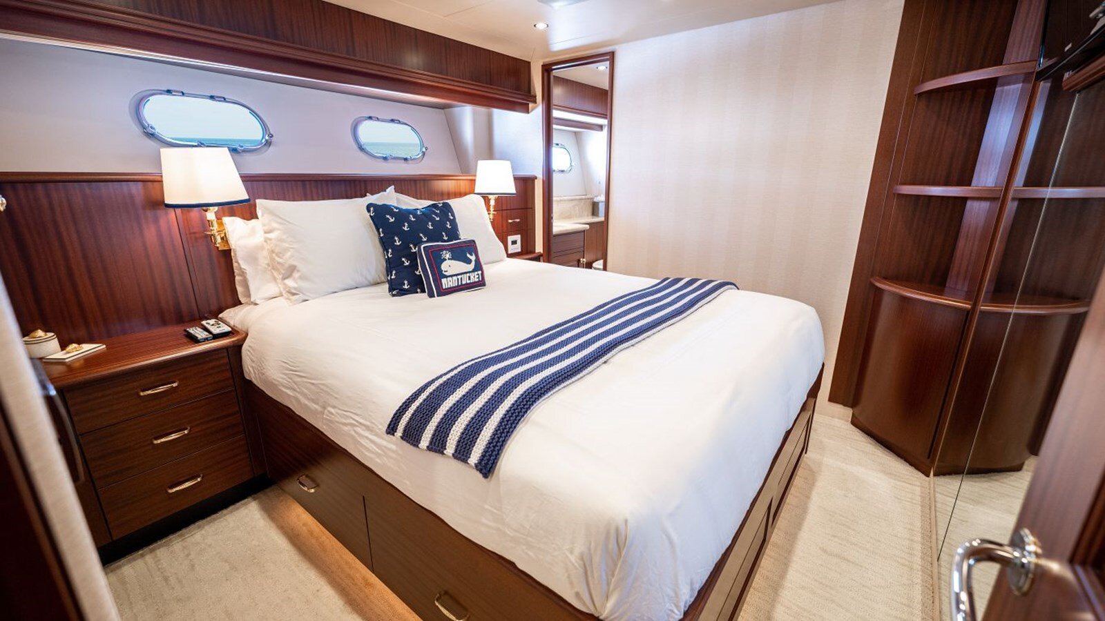 2012 PACIFIC MARINER 85'