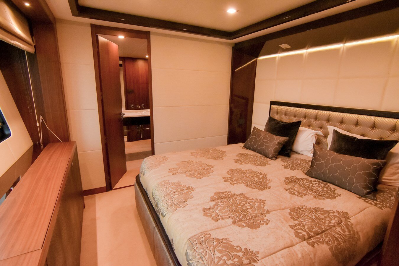 2012-princess-yachts-105-6fd816