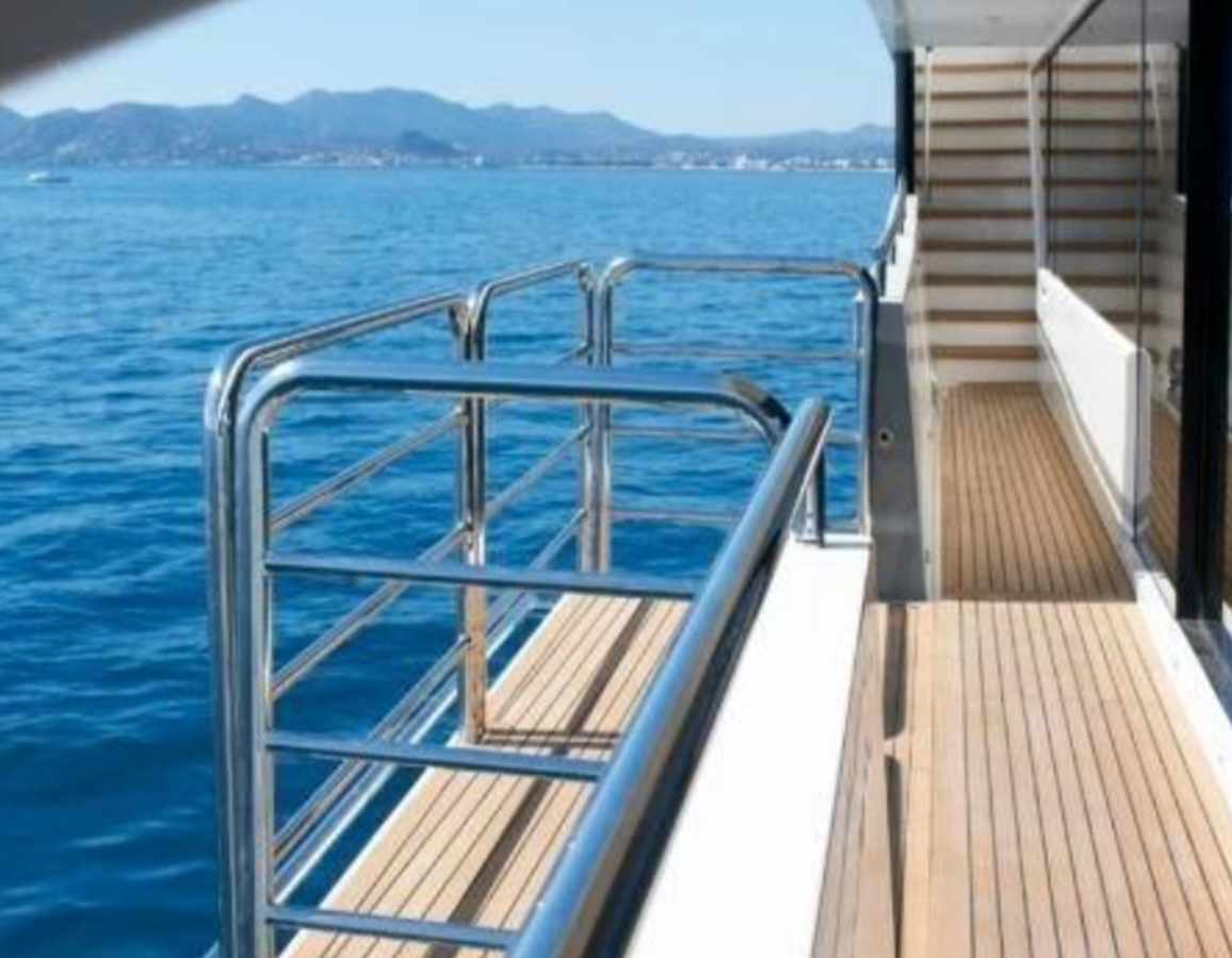 2012-princess-yachts-131-3-a7a3b5