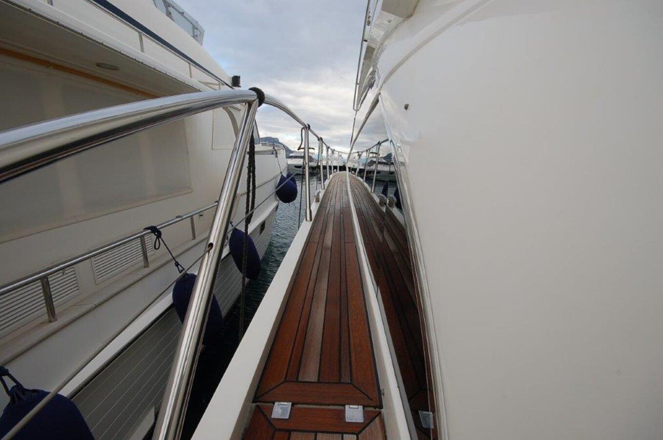 2012-princess-yachts-61-1-d1f280