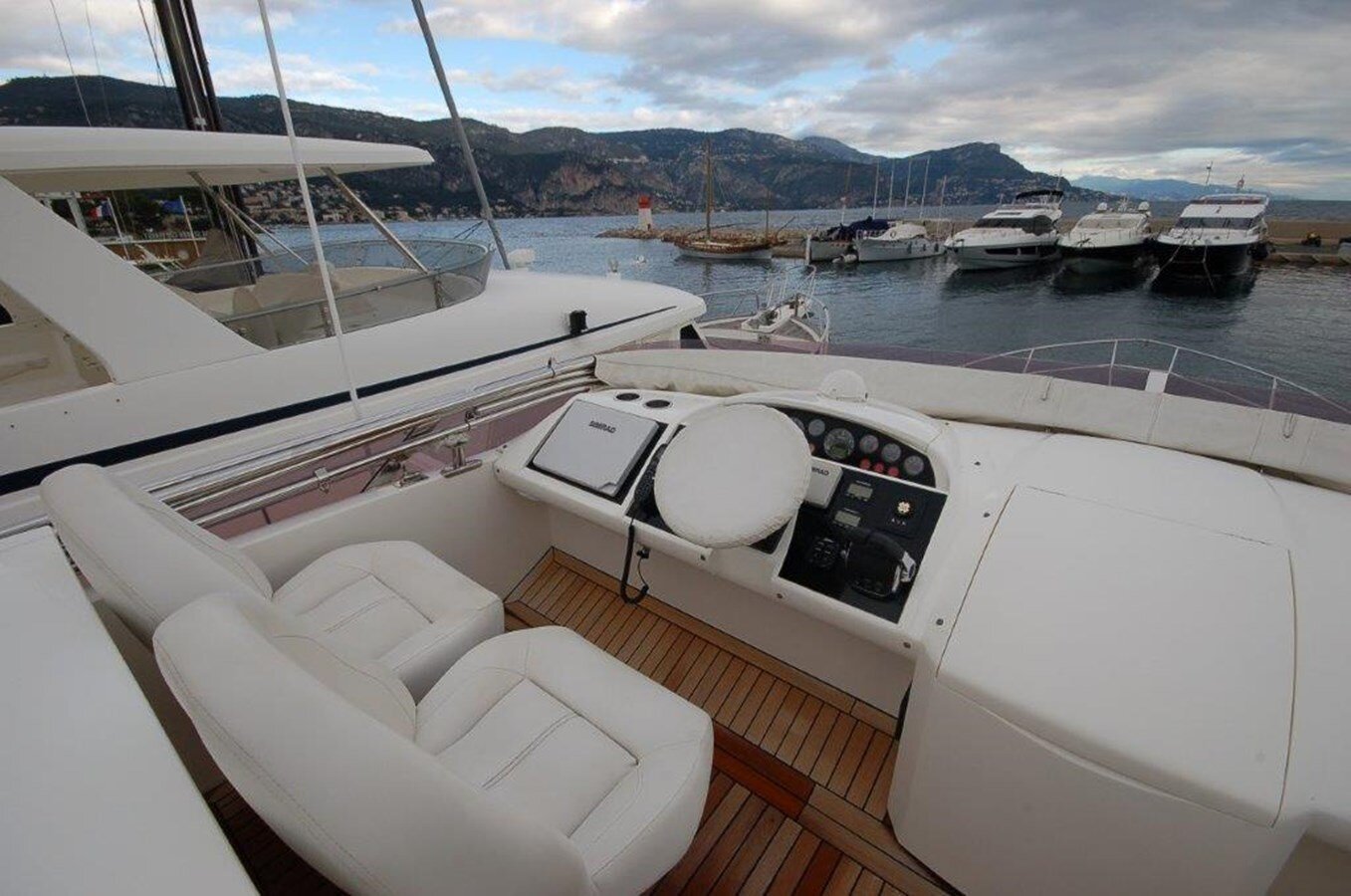 2012-princess-yachts-61-1-d1f280