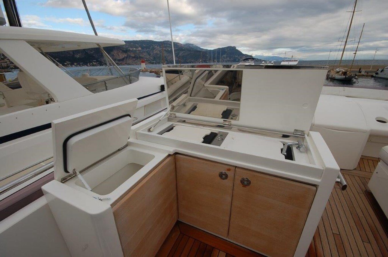 2012-princess-yachts-61-1-d1f280