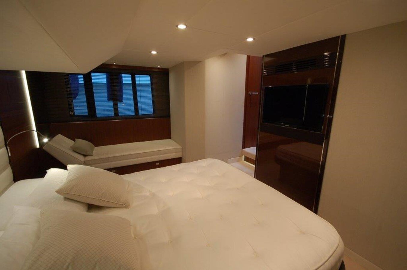 2012-princess-yachts-61-1-d1f280