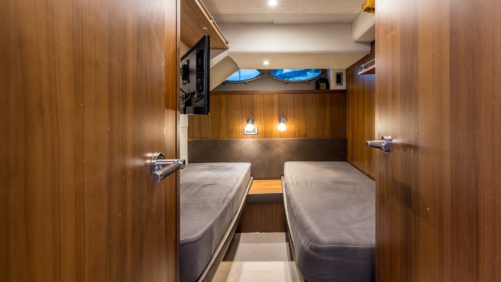 2012-princess-yachts-74-1-dd81fc