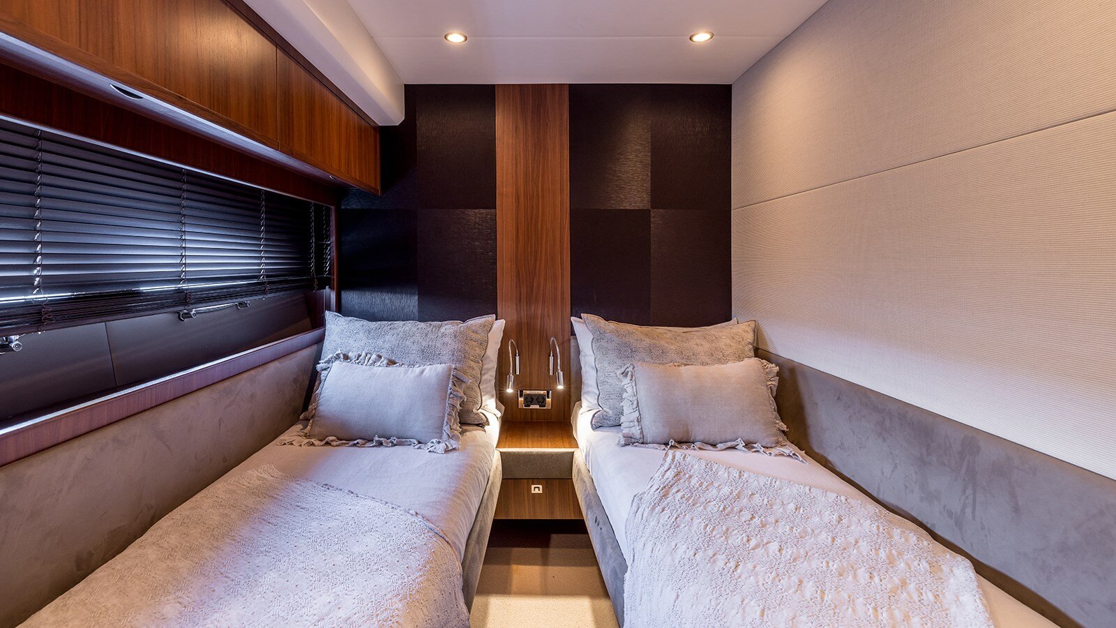 2012-princess-yachts-74-1-dd81fc