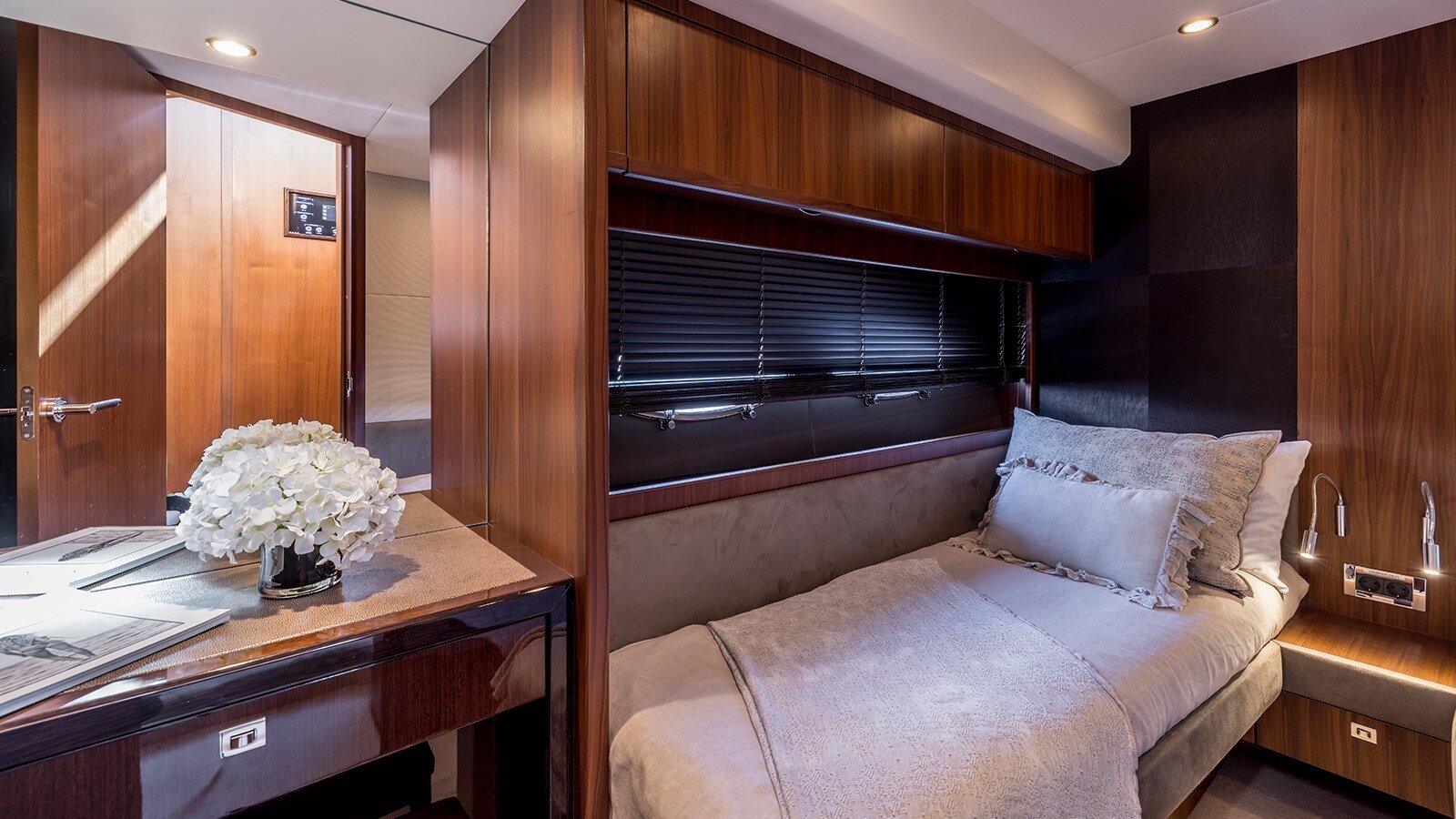 2012-princess-yachts-74-1-dd81fc