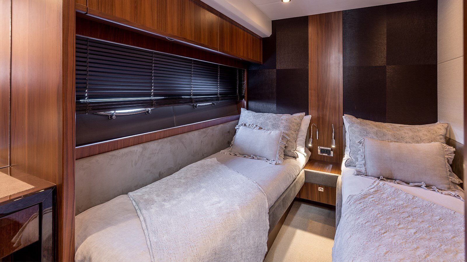 2012-princess-yachts-74-1-dd81fc