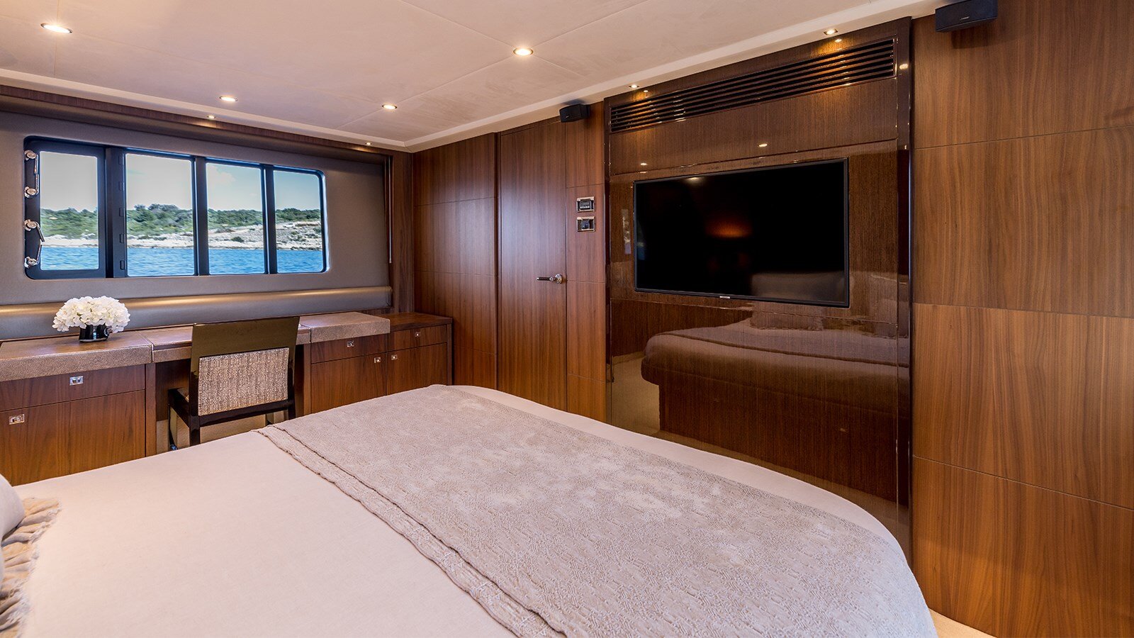 2012-princess-yachts-74-1-dd81fc