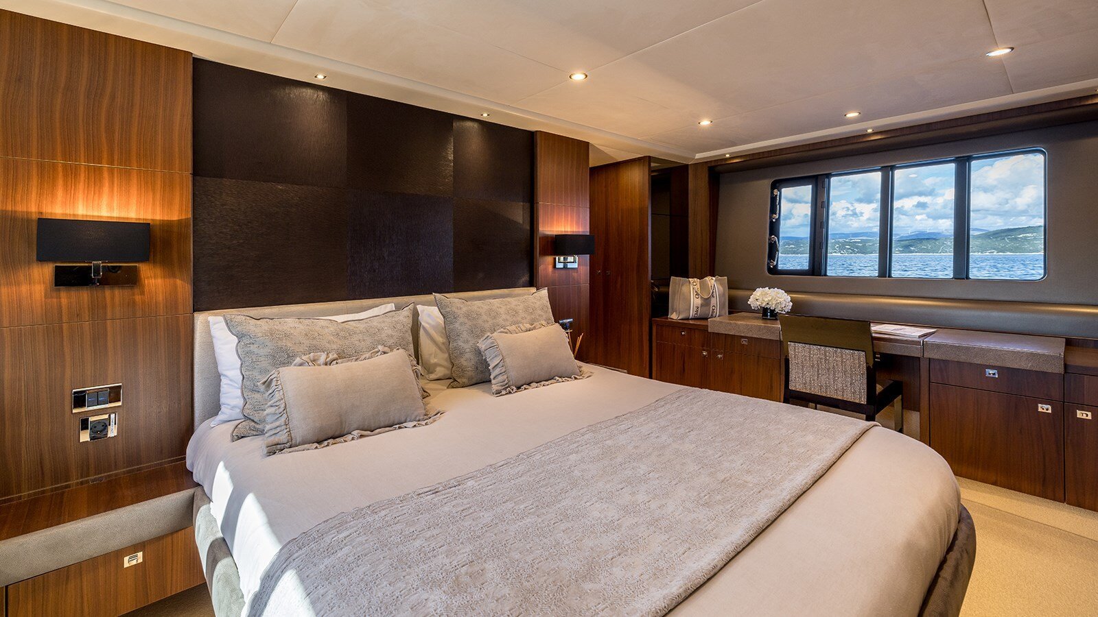 2012-princess-yachts-74-1-dd81fc