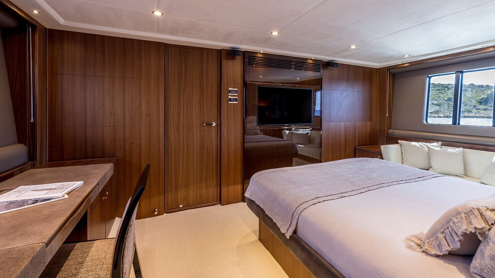 2012-princess-yachts-74-1-dd81fc