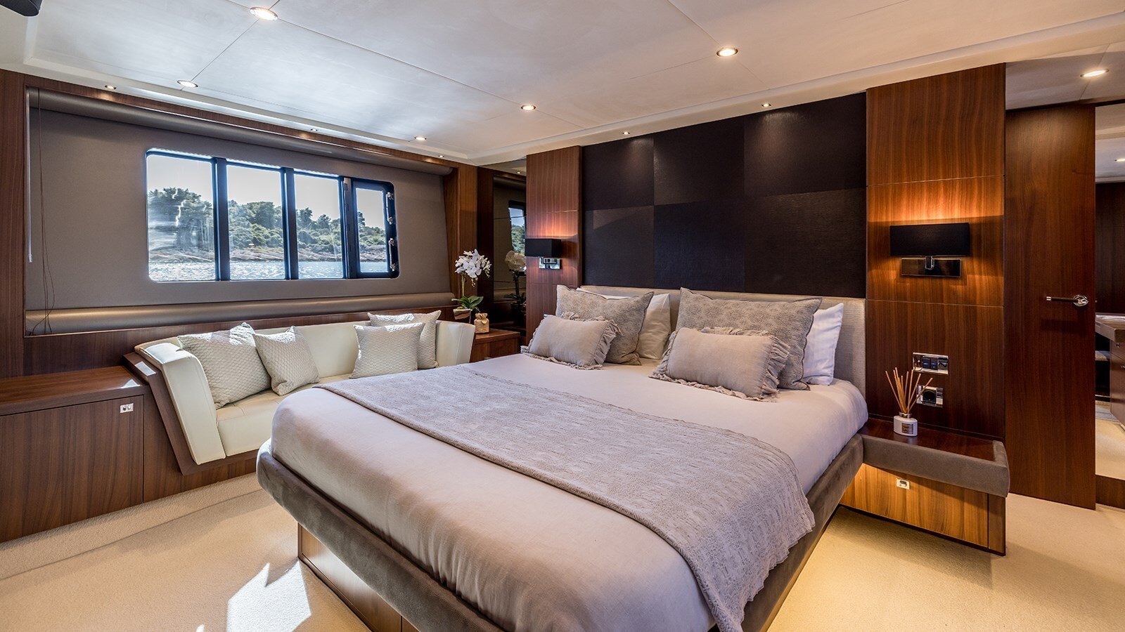 2012-princess-yachts-74-1-dd81fc