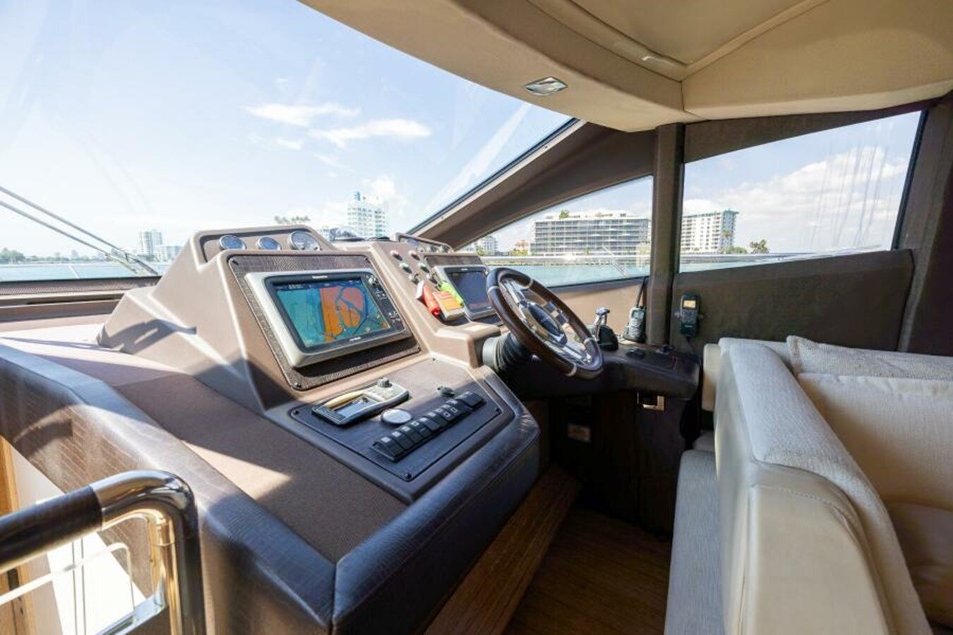 2013-azimut-yachts-64-77370d