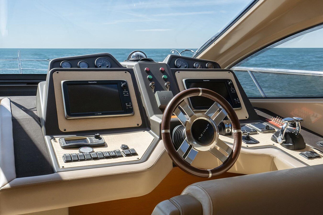 2013-azimut-yachts-66-2-9cb4e0