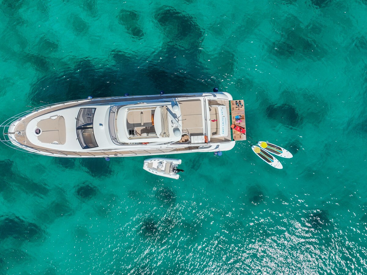 2013-azimut-yachts-66-2-160e08