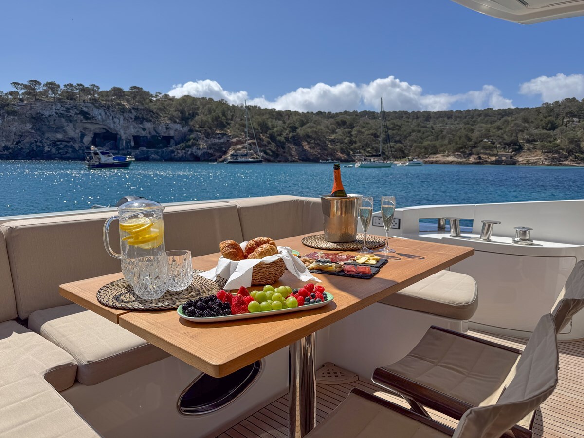 2013 AZIMUT YACHTS 66' 2