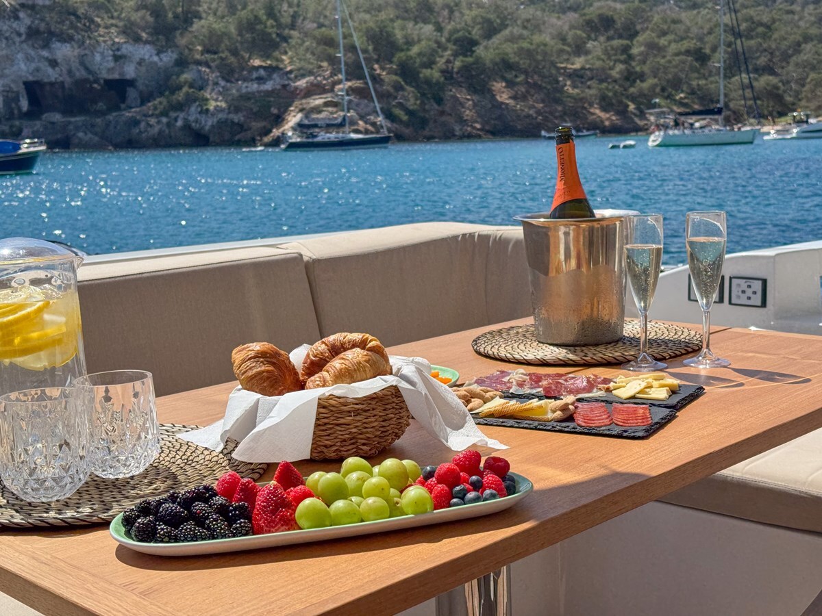 2013 AZIMUT YACHTS 66' 2