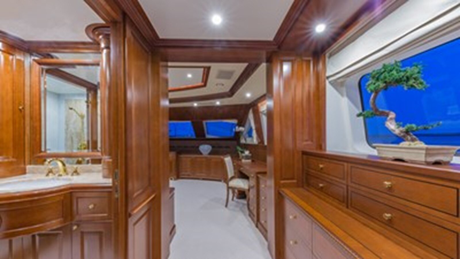 2013-benetti-121-5-bedb46