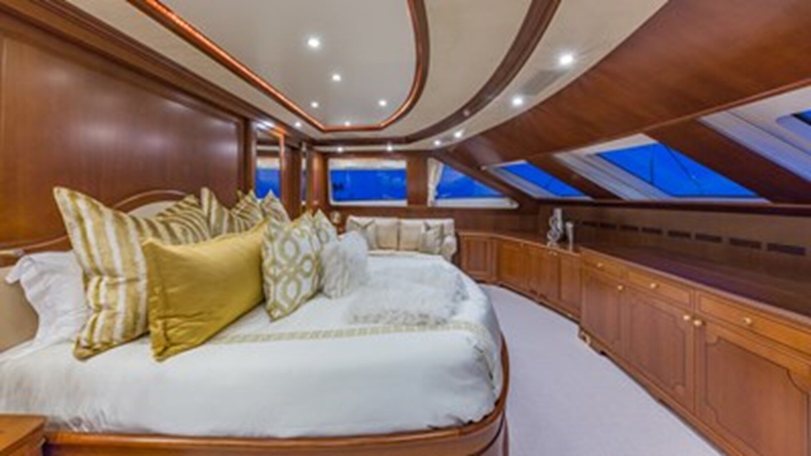 2013-benetti-121-5-bedb46