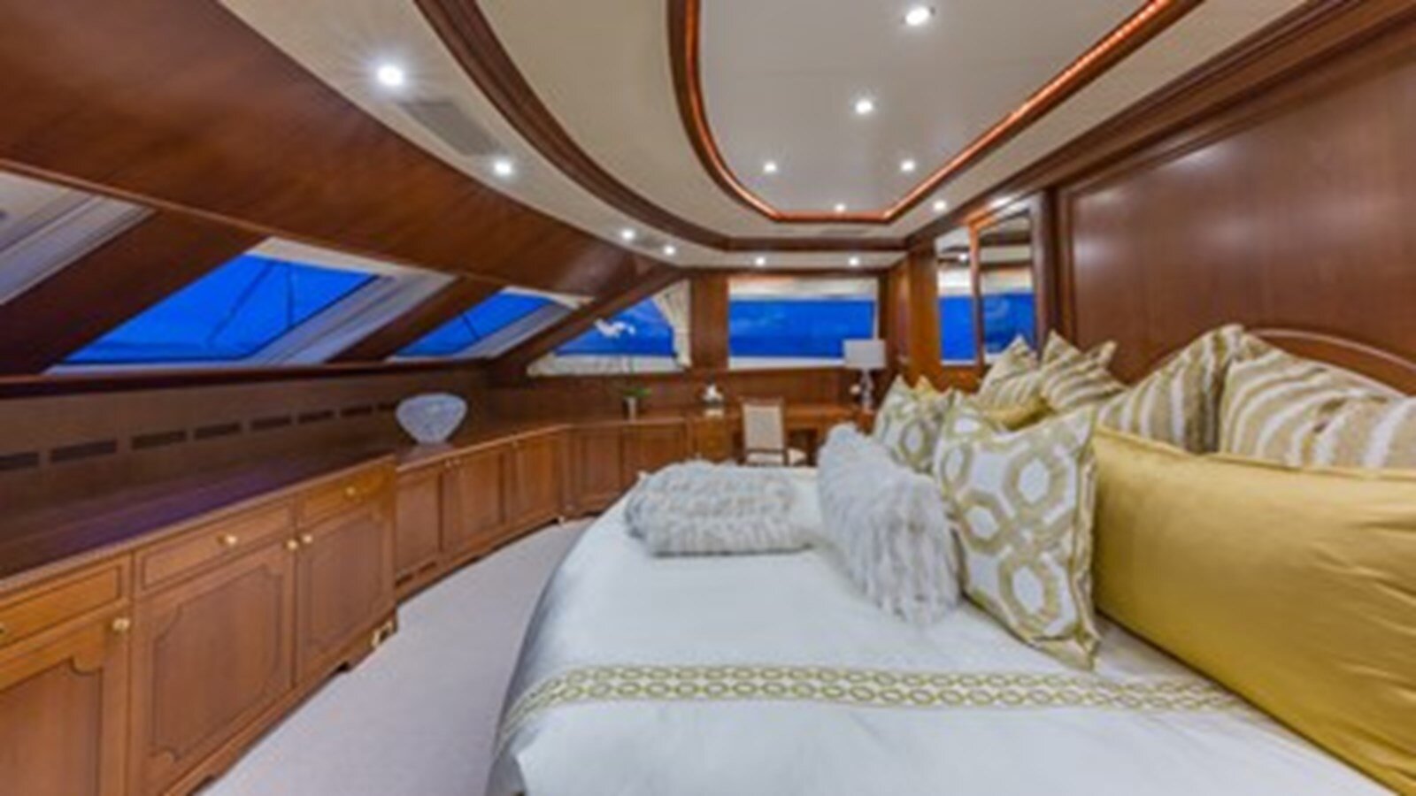 2013-benetti-121-5-bedb46