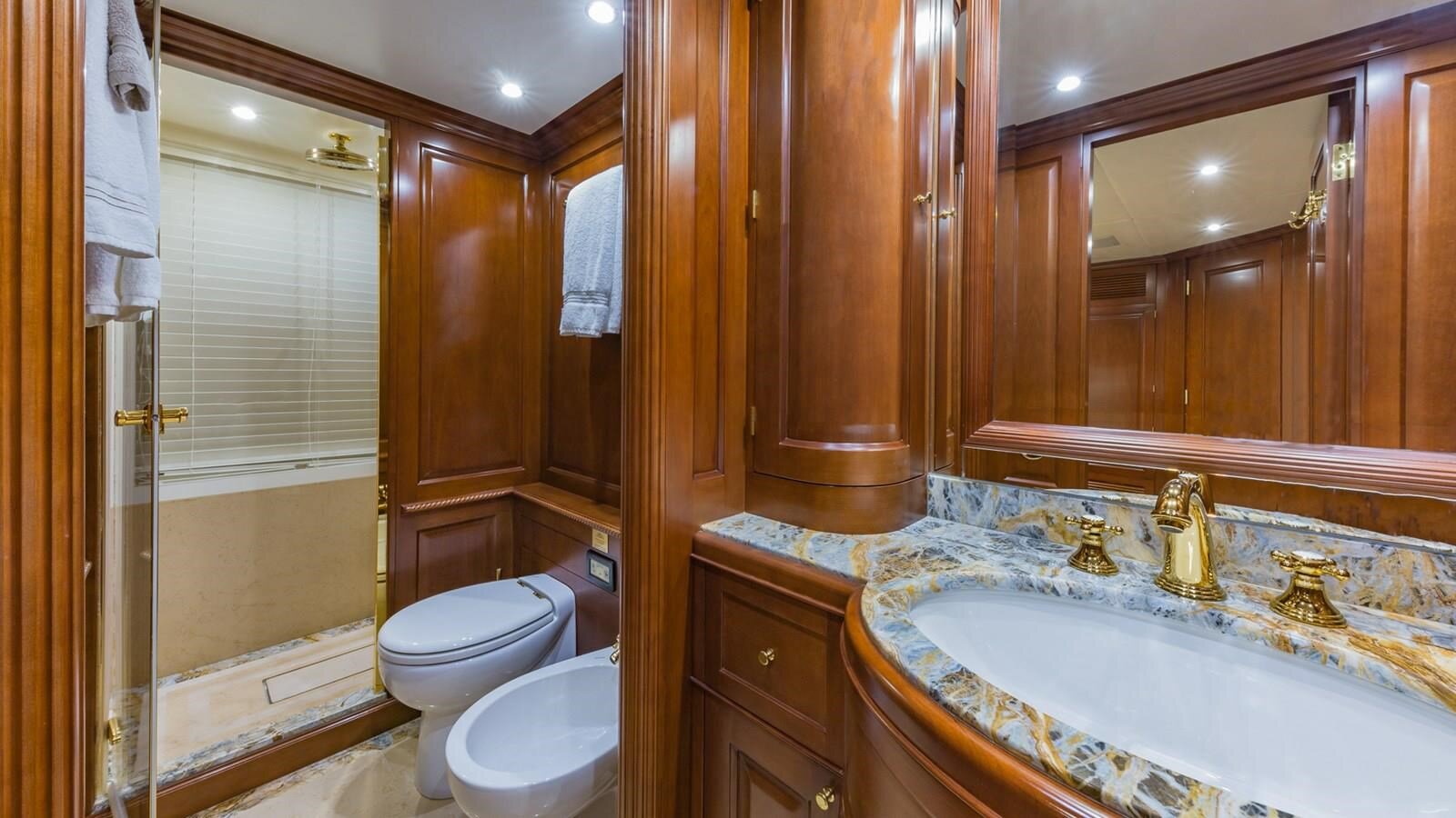 2013-benetti-121-182757