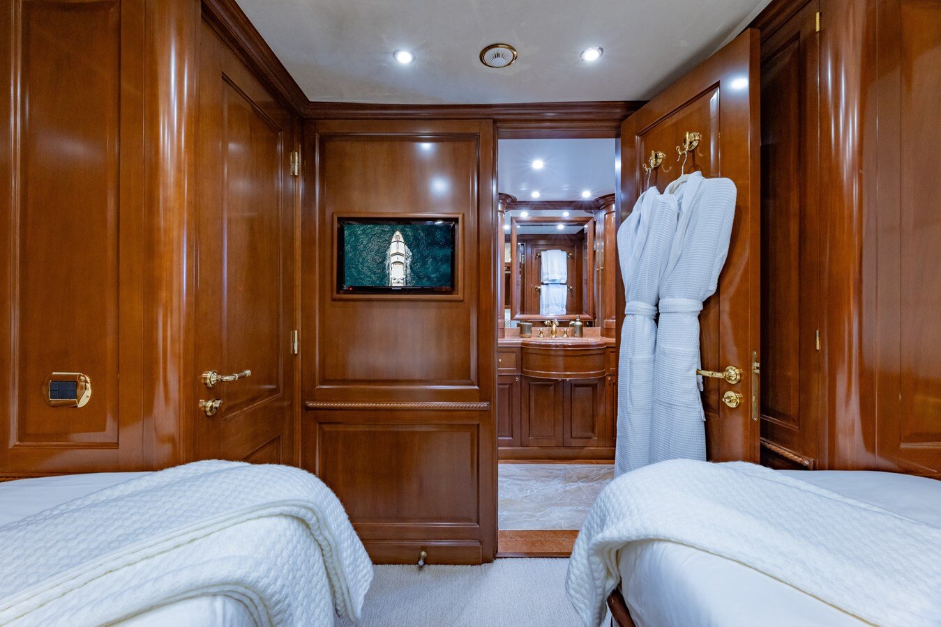 2013-benetti-121-182757